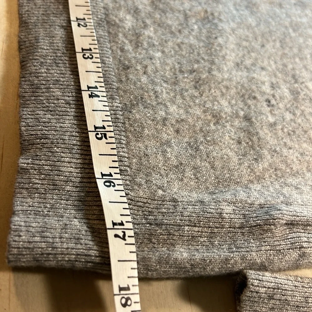 Banana Republic Gray Crewneck Sweater made with Italian yarn sz L